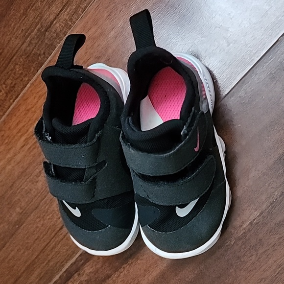 NIke Girls Star Runner Sneakers - Picture 2 of 4